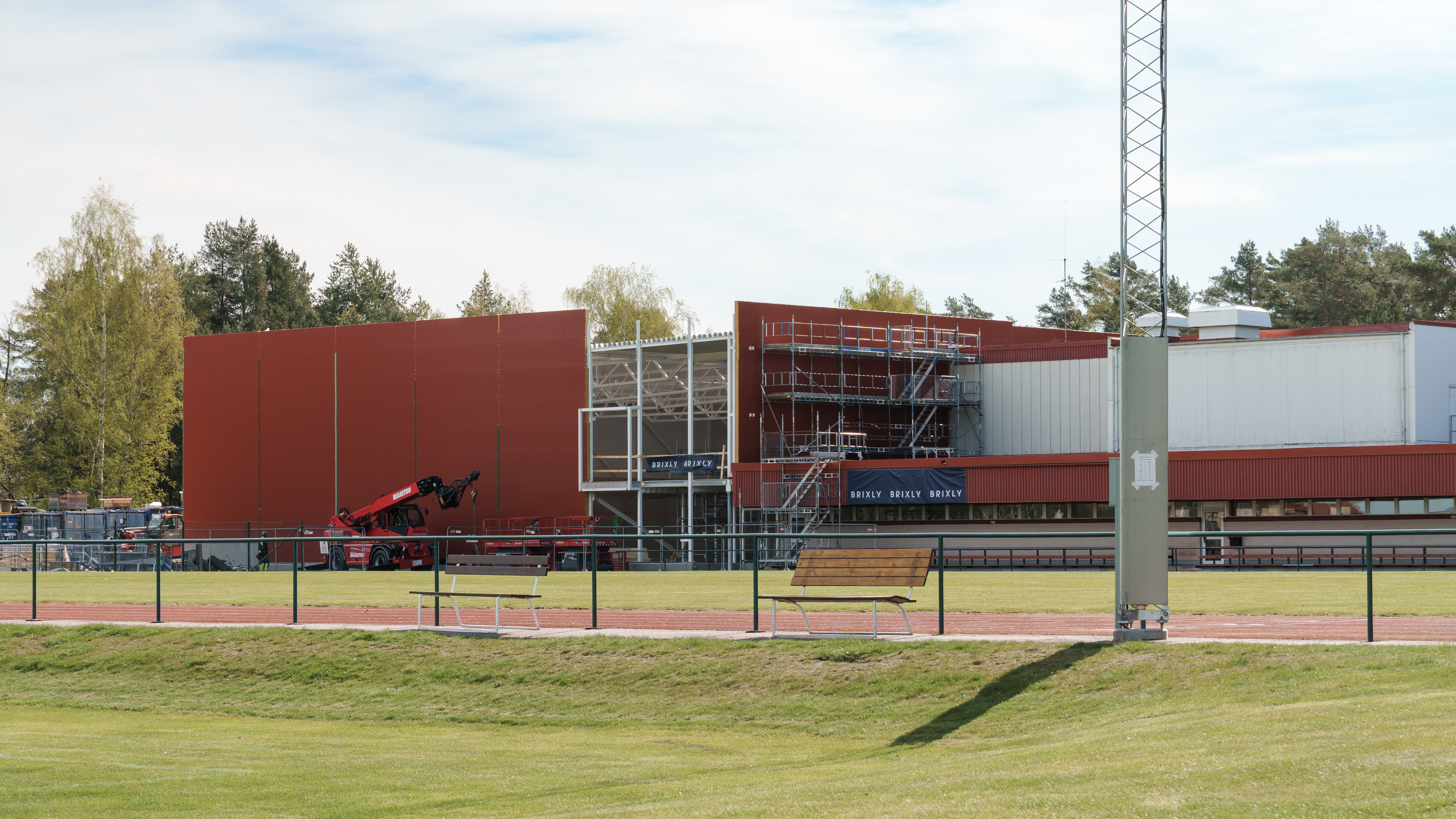 Vy över gamla och nya C - Hallen på Moliden